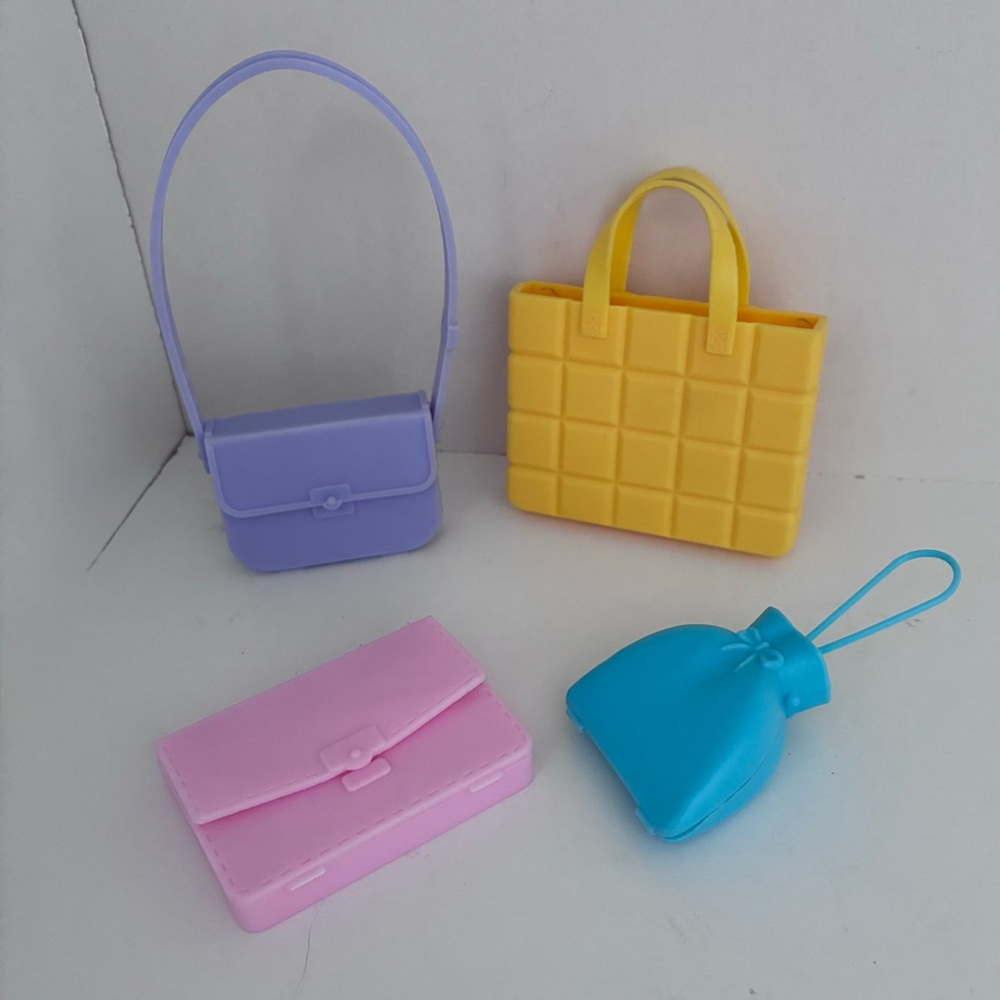 Barbie Vintage Little Extras Fashion Touches,
4 piece set Barbie Doll Handbags